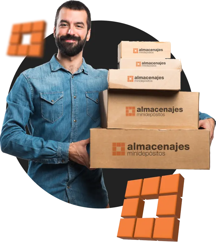 Hombre con cajas de almacenamiento